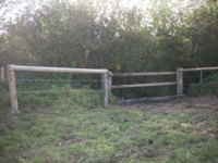 Descente d'abreuvoir sur un ruisseau Descente d'abreuvoir sur un ruisseau